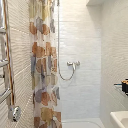 Cozy & Bright 1 Bedroom With Park Nearby - Free Parking, Riga, Up To 5 Guests Рига